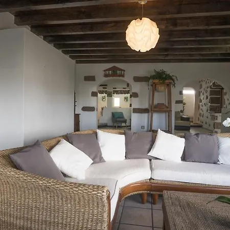 With Amazing Views, Jacuzzi And Private Pool San Bartolomé