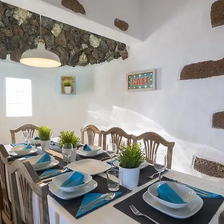 With Amazing Views, Jacuzzi And Private Pool San Bartolomé