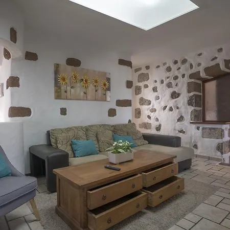Hébergement de vacances With Amazing Views, Jacuzzi And Private Pool San Bartolomé