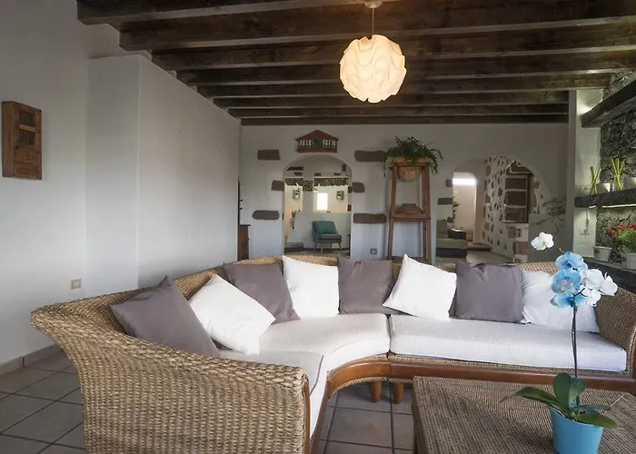 With Amazing Views, Jacuzzi And Private Pool San Bartolome (Las Palmas)