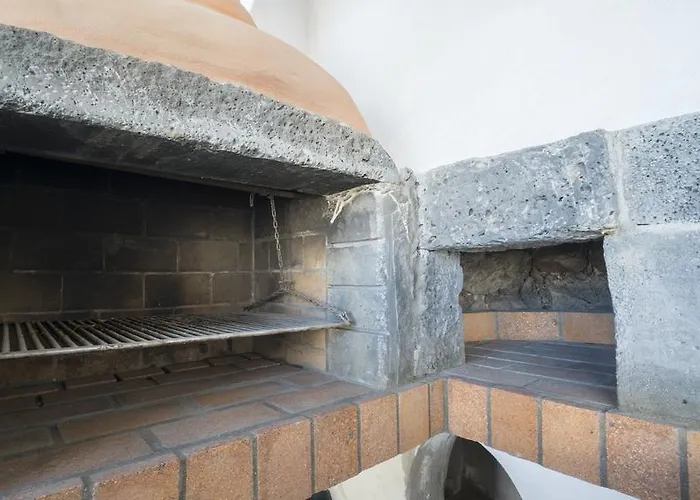 With Amazing Views, Jacuzzi And Private Pool Holiday home San Bartolome (Las Palmas)