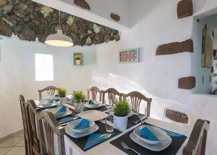 With Amazing Views, Jacuzzi And Private Pool San Bartolome (Las Palmas)