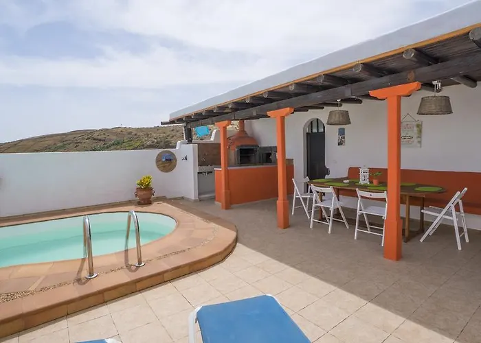 With Amazing Views, Jacuzzi And Private Pool San Bartolome (Las Palmas)
