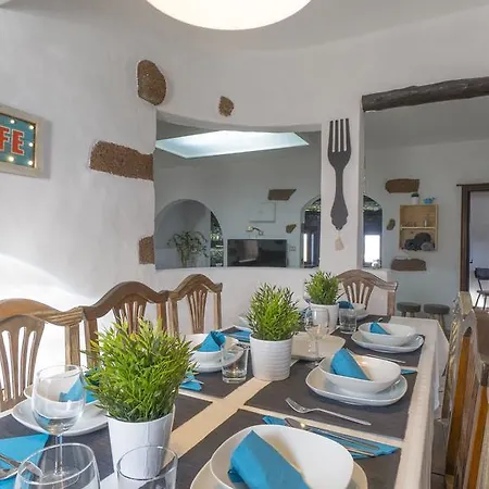 With Amazing Views, Jacuzzi And Private Pool *