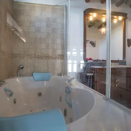 With Amazing Views, Jacuzzi And Private Pool Casa de Férias