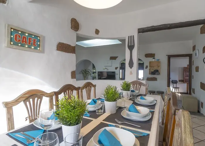 With Amazing Views, Jacuzzi And Private Pool *