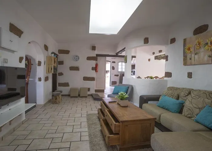 With Amazing Views, Jacuzzi And Private Pool * San Bartolomé