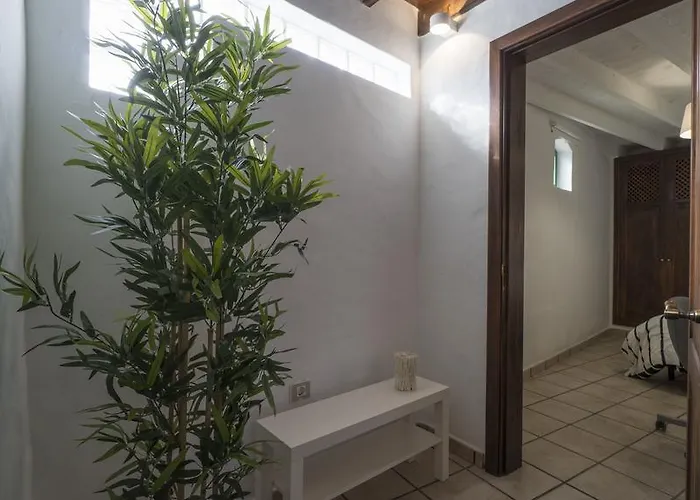 With Amazing Views, Jacuzzi And Private Pool *